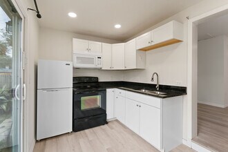 910 Jones St, Unit C in Clearwater, FL - Building Photo - Building Photo