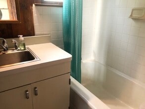 915 Brittany Ave in Encinitas, CA - Building Photo - Building Photo