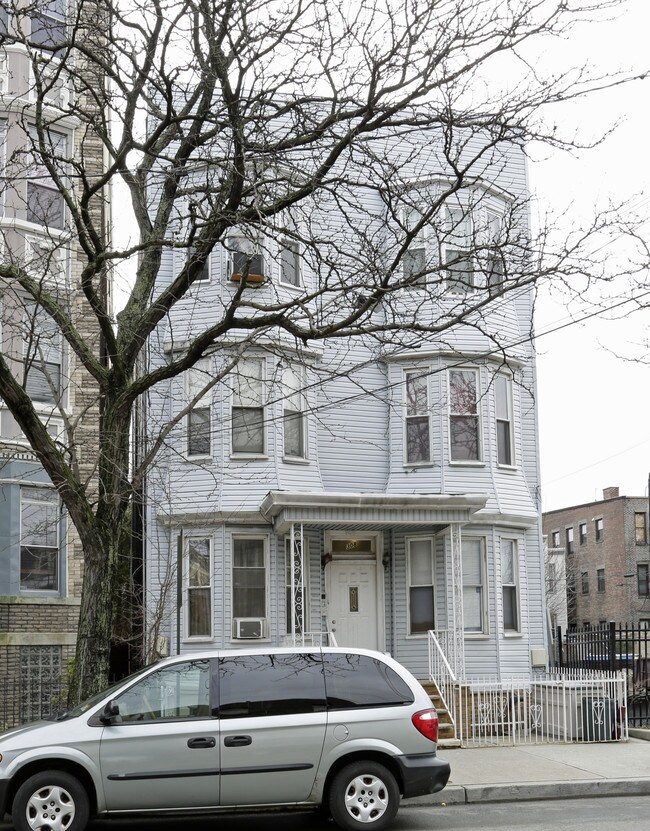 308 Palisade Ave in Jersey City, NJ - Foto de edificio - Building Photo