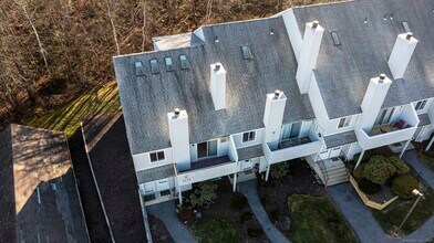 187 Lovers Ln in Torrington, CT - Foto de edificio - Building Photo