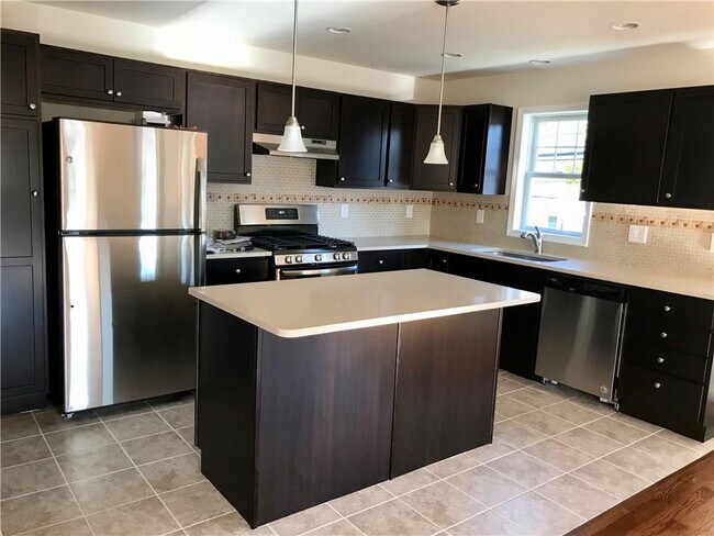 15 St George St in Pleasantville, NY - Building Photo - Building Photo