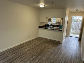 463 Coffield Ave in Napa, CA - Building Photo - Building Photo