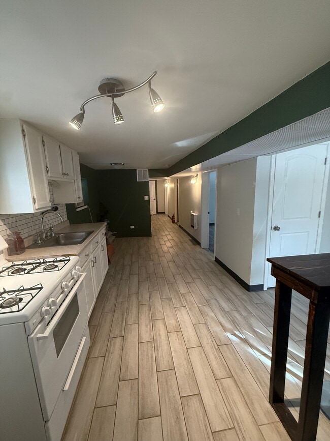 5230 W Winona St, Unit B in Chicago, IL - Foto de edificio - Building Photo