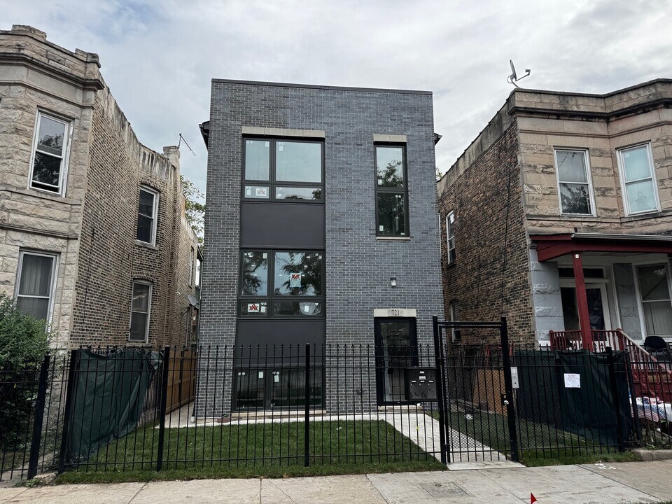 623 N Hamlin Ave in Chicago, IL - Building Photo