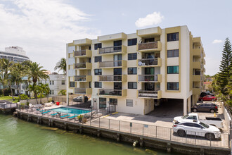 Nautico Bay Club in Miami Beach, FL - Building Photo - Building Photo