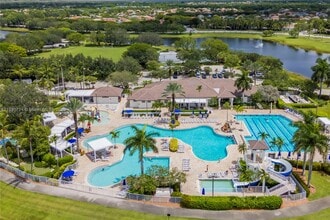 663 Live Oak Ln in Weston, FL - Building Photo - Building Photo