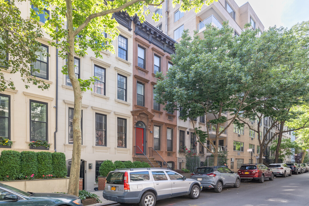 546 E 87th St in New York, NY - Foto de edificio
