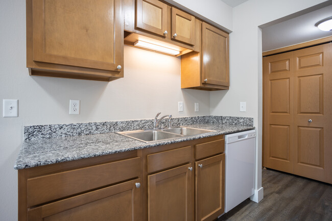 Peppercorn Apartments in Wyoming, MI - Building Photo - Interior Photo