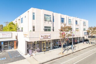Laurel Canyon Lofts in Valley Village, CA - Foto de edificio - Building Photo