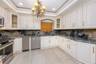 2138 N Frederic St in Burbank, CA - Building Photo - Building Photo