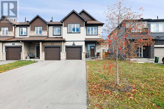 318 Guppy Grv in Ottawa, ON - Building Photo - Building Photo