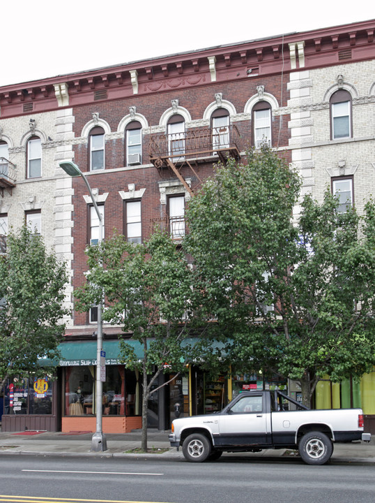 552 Avenue C in Bayonne, NJ - Building Photo