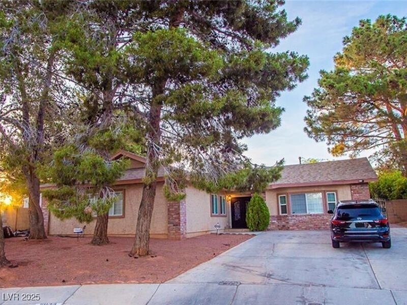 5033 Saluda Cir in Las Vegas, NV - Building Photo