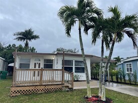 8580 SW 23rd Pl in Davie, FL - Building Photo