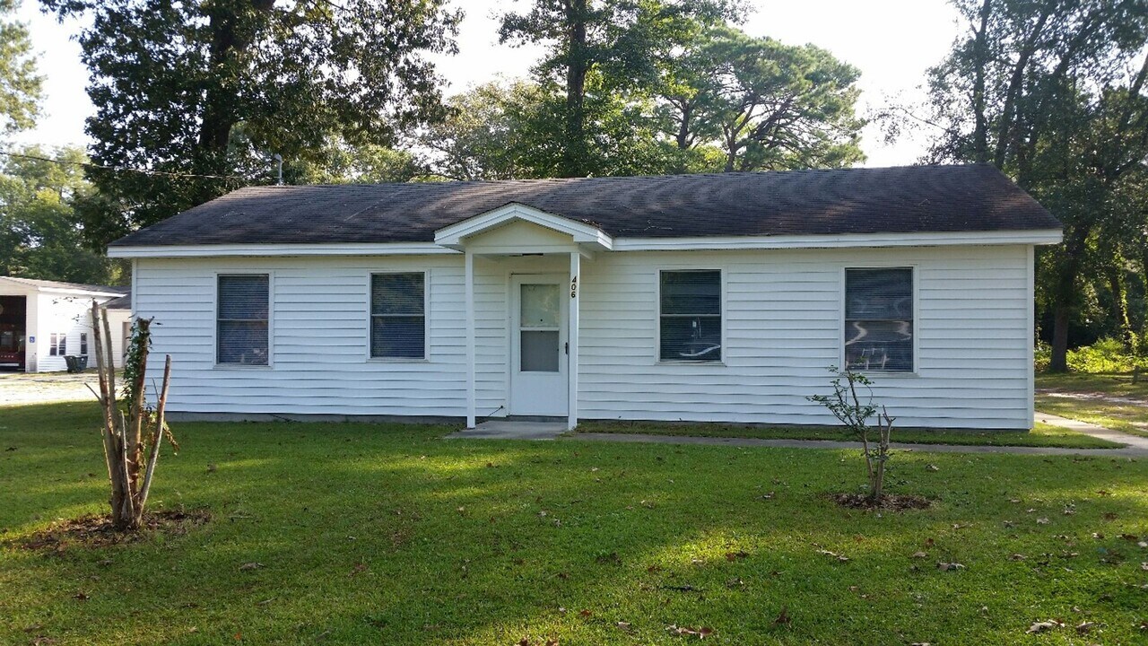 406 School St in Snow Hill, NC - Building Photo