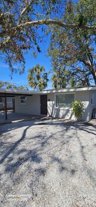 2443 Loma Linda St in Sarasota, FL - Building Photo