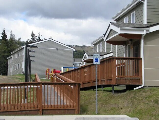 4014 Ben Walters Ln in Homer, AK - Foto de edificio - Building Photo