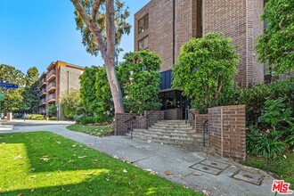 2304 S Beverly Glen Blvd in Los Angeles, CA - Building Photo - Building Photo