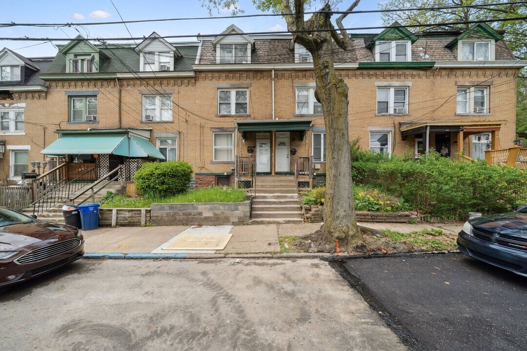 620 Chautauqua St in Pittsburgh, PA - Building Photo