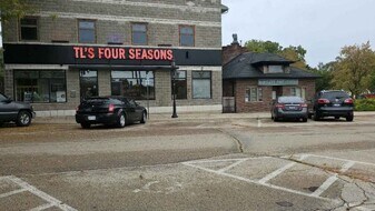 110 W Bartlett Ave in Bartlett, IL - Building Photo