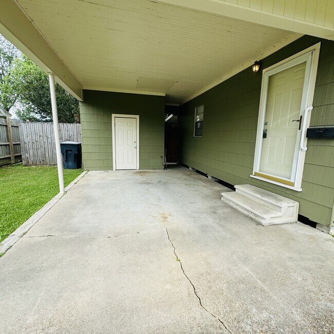 6311 Real St in Groves, TX - Building Photo - Building Photo