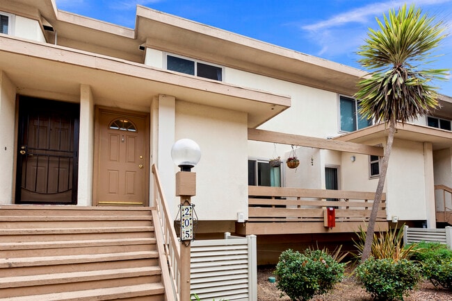 2640 Worden St., Unit 205 in San Diego, CA - Building Photo - Building Photo