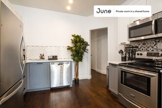 Private bedroom in 3 bed/1 bath Home in New York, NY - Building Photo - Building Photo