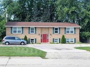 583 Clement St in Green Bay, WI - Foto de edificio - Building Photo