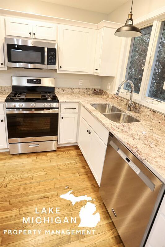 787 Ross Rd in Norton Shores, MI - Building Photo - Building Photo