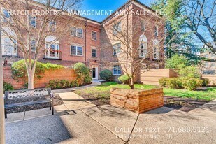 1105 N Pitt St in Alexandria, VA - Building Photo