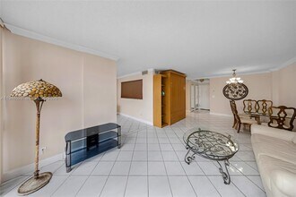 2017 S Ocean Dr in Hallandale Beach, FL - Building Photo - Building Photo