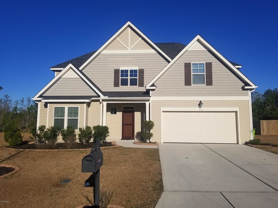 411 Cyrus Thompson Dr in Jacksonville, NC - Building Photo