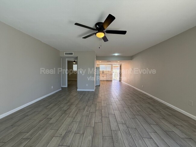 3302 W Loma Ln in Phoenix, AZ - Building Photo - Building Photo