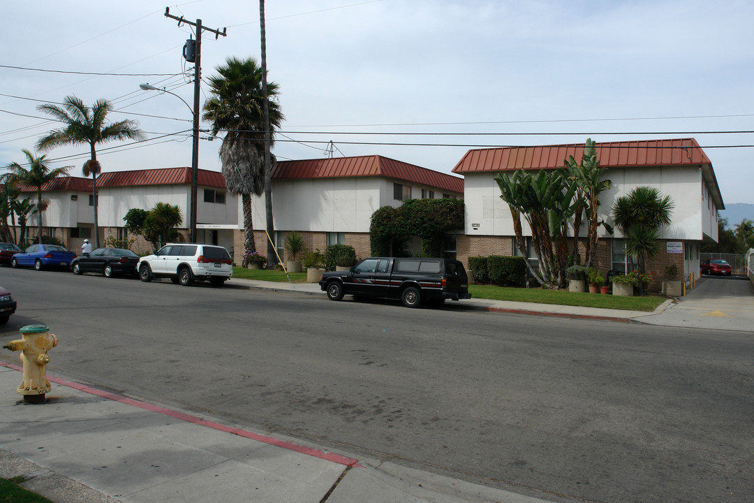 6754 Abrego Rd in Goleta, CA - Building Photo