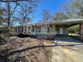 72 Forest Hill Cir in Hawkinsville, GA - Building Photo
