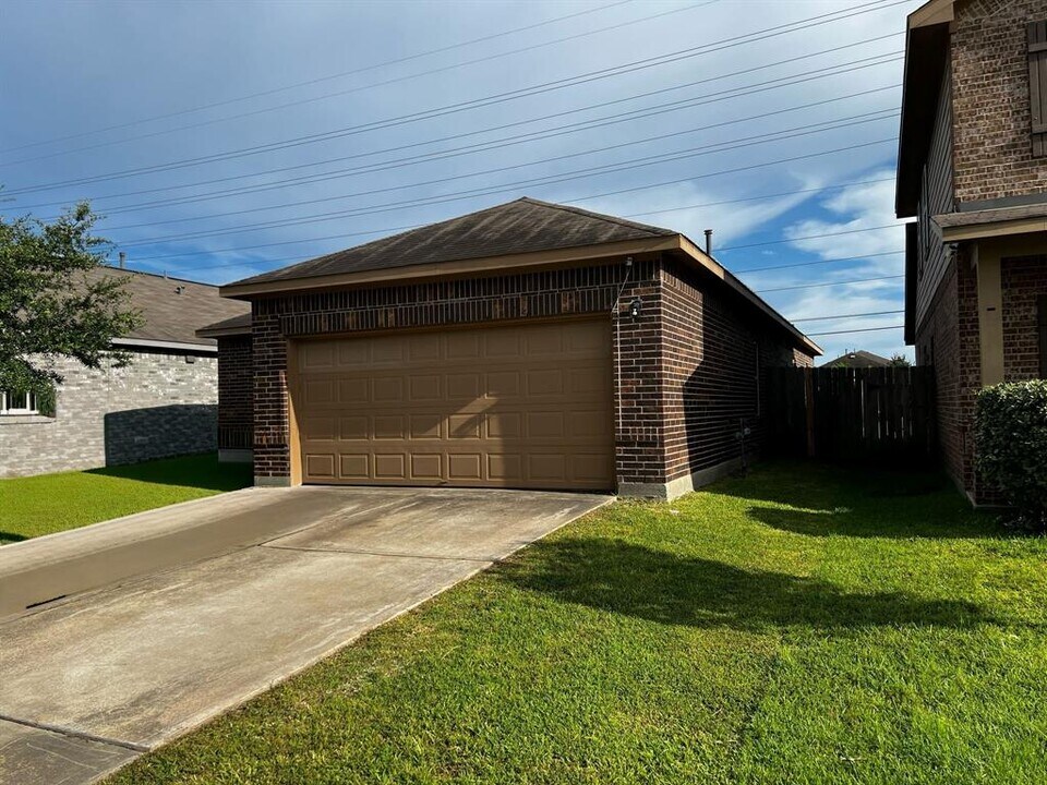 7718 Foxwaithe Ln in Humble, TX - Building Photo