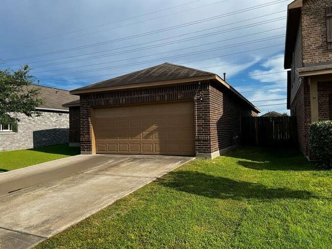 property at 7718 Foxwaithe Ln