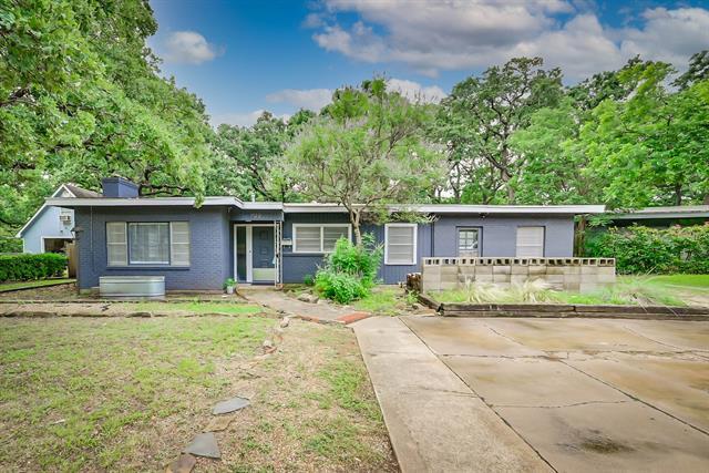 1122 W Park Row Dr in Arlington, TX - Building Photo