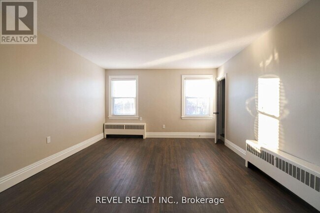 350 Simcoe St N in Oshawa, ON - Building Photo - Building Photo