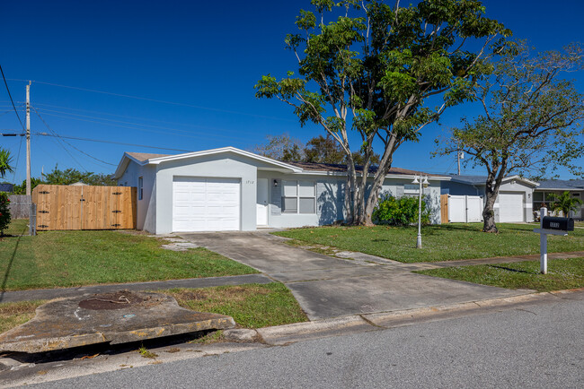 1712 Dodge Cir N in Melbourne, FL - Building Photo - Building Photo