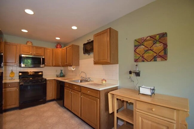 property at 555 Broxton Ct