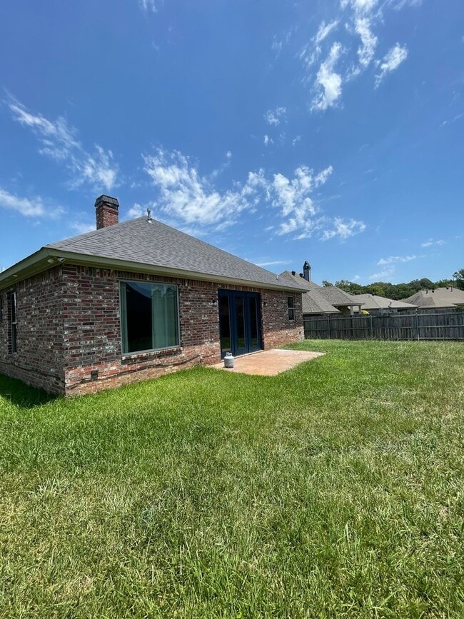 2027 Briar Hollow in Shreveport, LA - Building Photo - Building Photo
