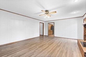 3225 S Kimbrough Ave in Springfield, MO - Foto de edificio - Building Photo