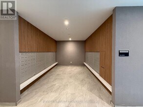 1 Quarrington Lane in North York, ON - Building Photo - Building Photo