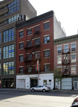 136-138 Tenth Ave in New York, NY - Building Photo - Building Photo