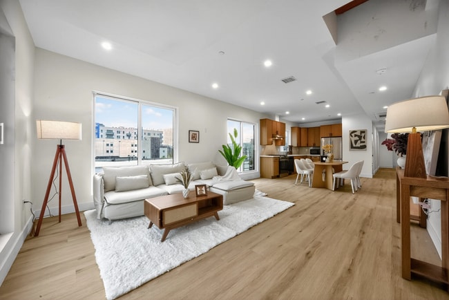 1532 W 37th St in Los Angeles, CA - Building Photo - Building Photo