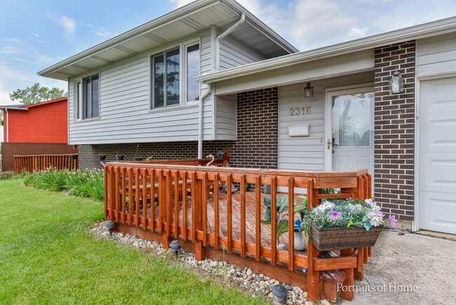 2316 Apache Ln in Woodridge, IL - Building Photo - Building Photo