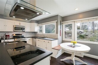 17 Edgewood Ave in Larchmont, NY - Building Photo - Building Photo