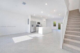 250 SE 10th St in Florida City, FL - Building Photo