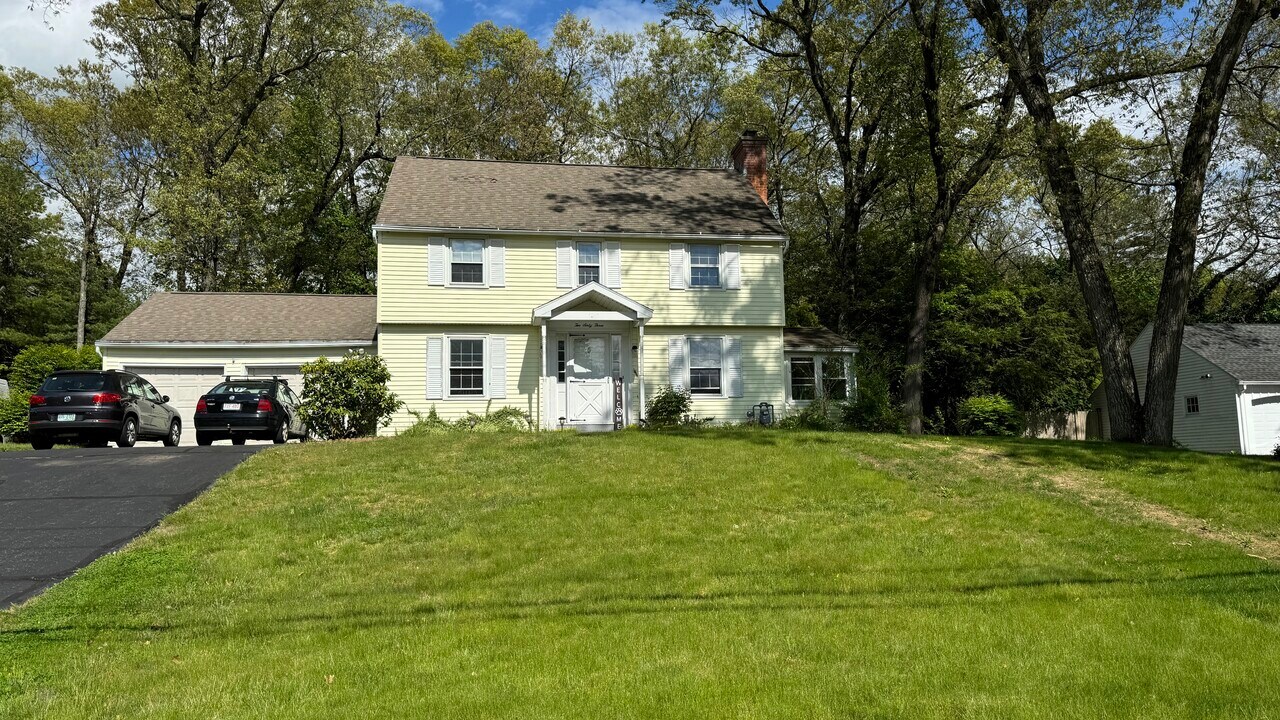 263 Burbank Rd in Longmeadow, MA - Building Photo